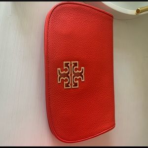 Tory Burch Britten Clutch in Pop